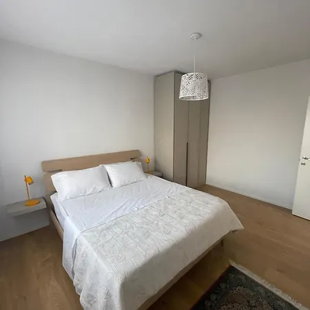 דירה With Balcony טיראנה